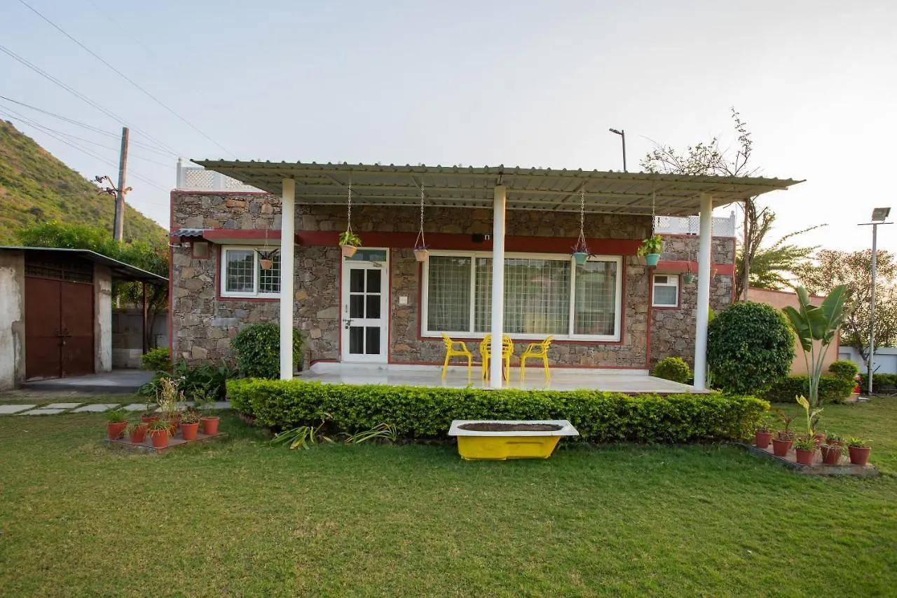 ***  Hotel The G Snoozebox Udaipur India